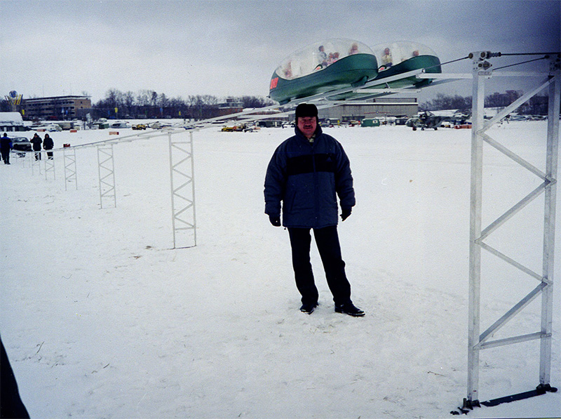 На Тушинском аэродроме в Москве прошло первое испытание действующих трассы и двойного модуля СТЮ масштаба 1:5, продувка которого в аэродинамической трубе состоялась в октябре
