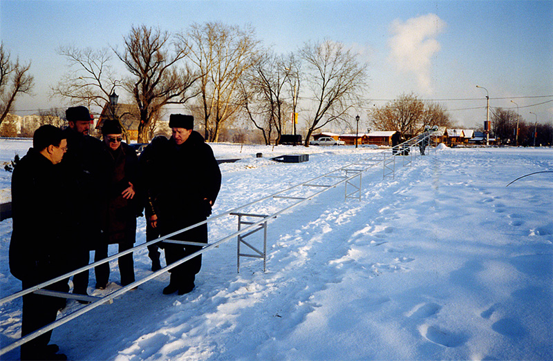 На территории московского музея-заповедника Коломенское прошла презентация действующей модели струнного транспорта Юницкого масштаба 1:5 российским государственным деятелям