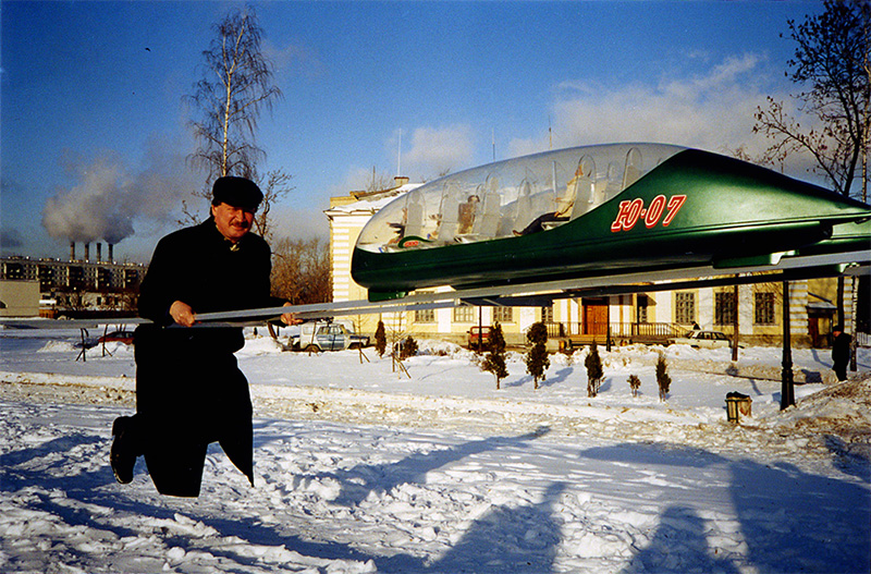 На территории московского музея-заповедника Коломенское прошла презентация действующей модели струнного транспорта Юницкого масштаба 1:5 российским государственным деятелям