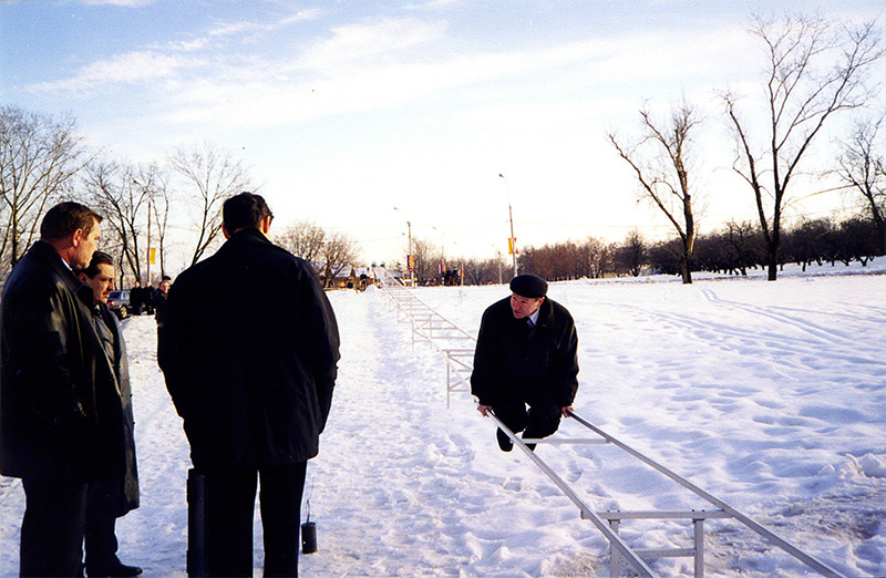На территории московского музея-заповедника Коломенское прошла презентация действующей модели струнного транспорта Юницкого масштаба 1:5 российским государственным деятелям