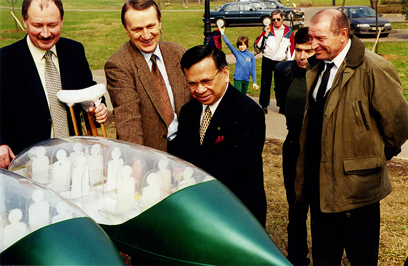 Анатолий Юницкий - Презентация действующей модели СТЮ Послу Филиппин в РФ