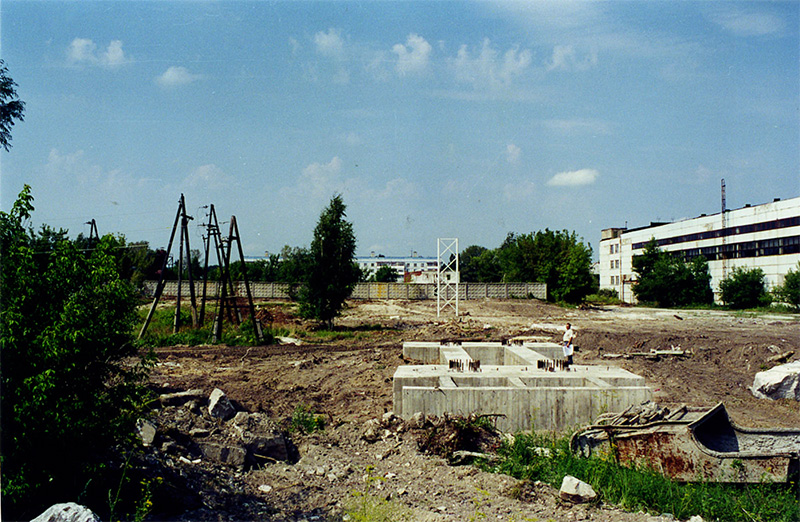 На испытательном полигоне СТЮ в г. Озёры установлены промежуточные опоры различной высоты для стенда Путевая структура