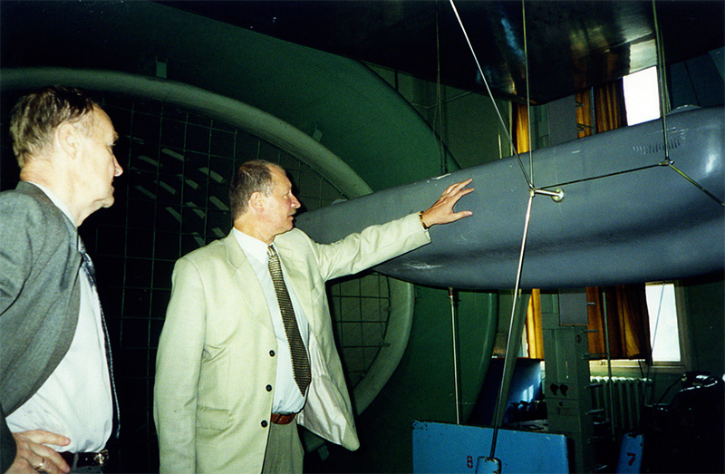 Генеральный директор - генеральный конструктор ОАО Научно-производственная компания Юницкого А.Э. Юницкий организовал и принял участие в продувке высокоскоростного юнибуса масштаба 1:5 в аэродинамической трубе, в результате которой было получено уникальное значение коэффициента аэродинамического сопротивления