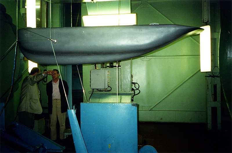 Генеральный директор - генеральный конструктор ОАО Научно-производственная компания Юницкого А.Э. Юницкий организовал и принял участие в продувке высокоскоростного юнибуса масштаба 1:5 в аэродинамической трубе, в результате которой было получено уникальное значение коэффициента аэродинамического сопротивления