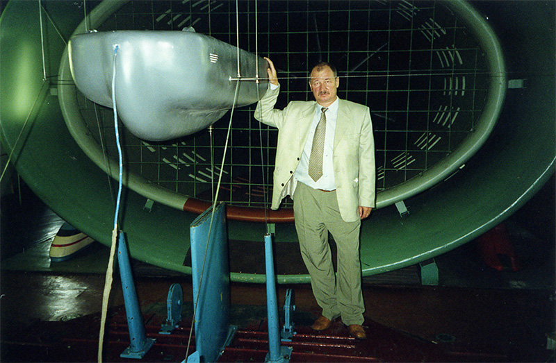 Генеральный директор - генеральный конструктор ОАО Научно-производственная компания Юницкого А.Э. Юницкий организовал и принял участие в продувке высокоскоростного юнибуса масштаба 1:5 в аэродинамической трубе, в результате которой было получено уникальное значение коэффициента аэродинамического сопротивления