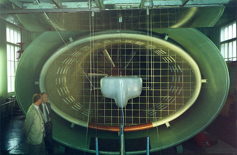 Генеральный директор - генеральный конструктор ОАО Научно-производственная компания Юницкого А.Э. Юницкий организовал и принял участие в продувке высокоскоростного юнибуса масштаба 1:5 в аэродинамической трубе, в результате которой было получено уникальное значение коэффициента аэродинамического сопротивления