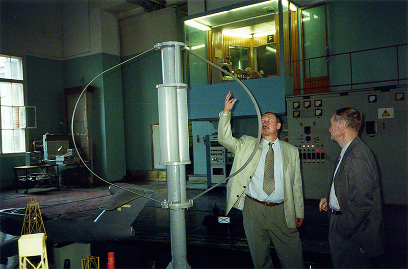 Генеральный директор - генеральный конструктор ОАО Научно-производственная компания Юницкого А.Э. Юницкий организовал и принял участие в продувке высокоскоростного юнибуса масштаба 1:5 в аэродинамической трубе, в результате которой было получено уникальное значение коэффициента аэродинамического сопротивления