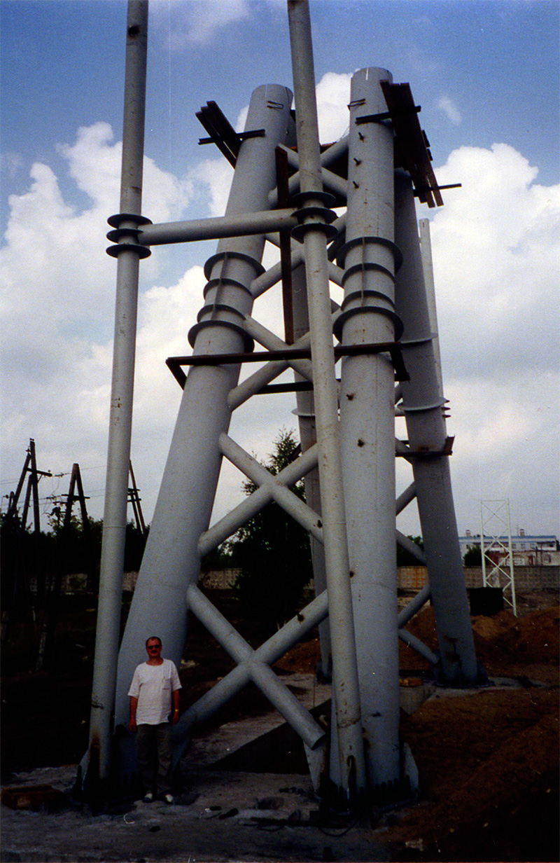 На испытательном полигоне СТЮ под руководством генерального конструктора Юницкого А.Э. приступили к возведению анкерных опор стенда Путевая структура