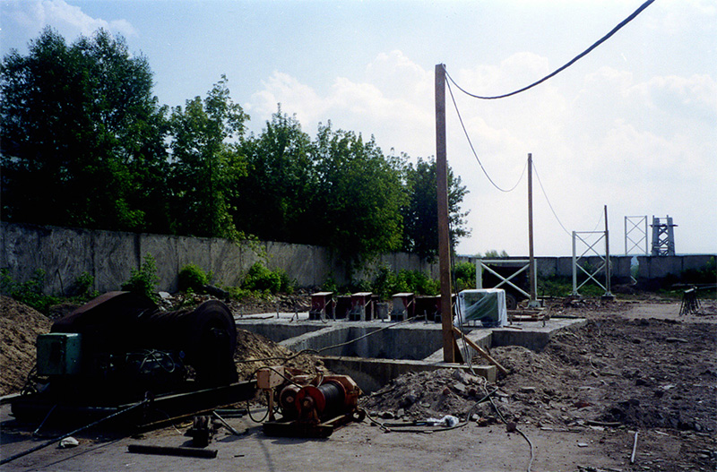 На испытательном полигоне СТЮ под руководством генерального конструктора Юницкого А.Э. приступили к возведению анкерных опор стенда Путевая структура