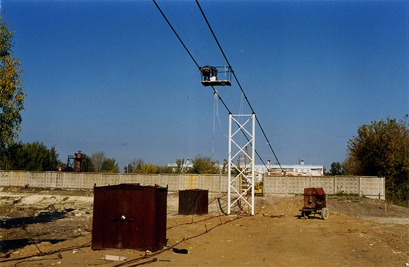На строящемся стенде Путевая структура осуществлено натяжение струн с последующим монтажом струнного рельса