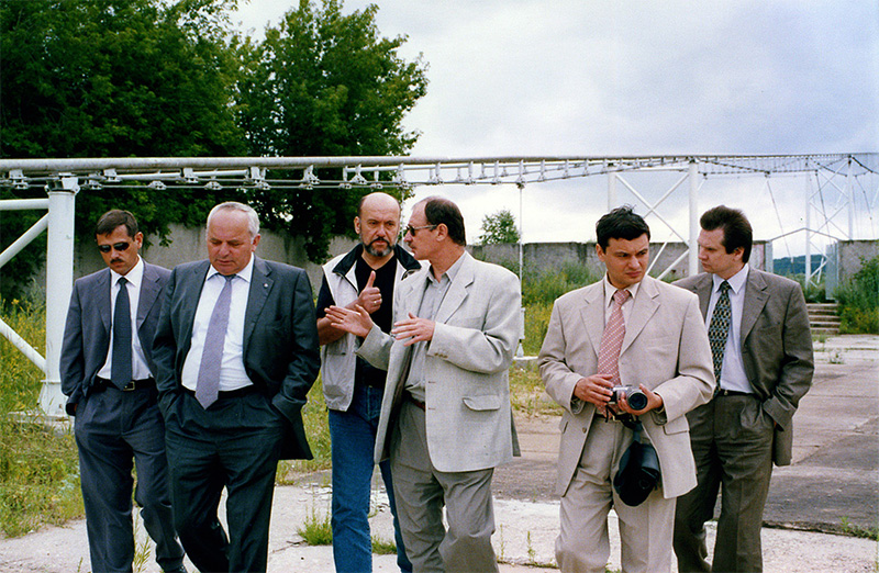 Председатель Федерального агентства по строительству и жилищно-коммунальному хозяйству (Госстроя России) Николай Павлович Кошман посетил испытательный полигон СТЮ и провёл содержательную беседу с генеральным конструктором Анатолием Юницким о перспективах развития струнного транспорта в России