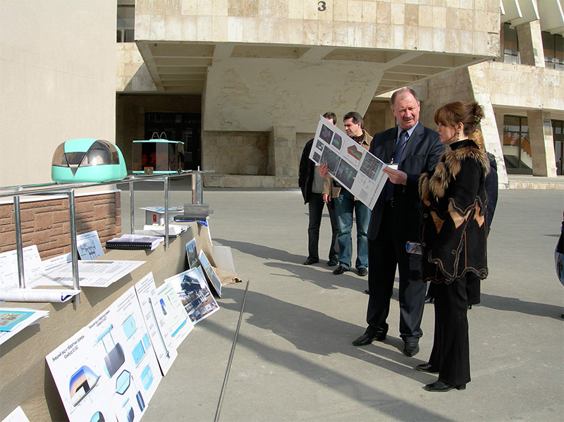Анатолий Юницкий - Действующая модель СТЮ на выставке - Год России в Азербайджане 2006