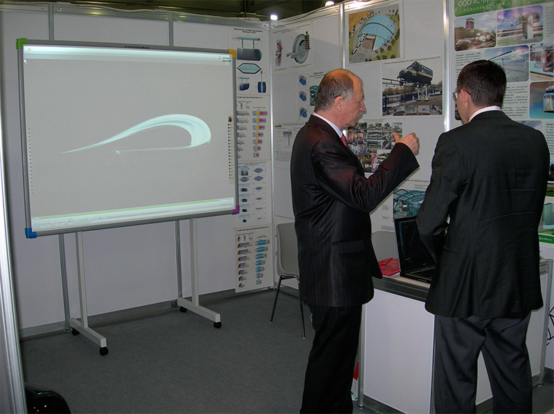 Председатель Государственный Думы РФ Грызлов Б.В. посетил стенд ООО Струнный транспорт Юницкого на международной выставке InnotechExpo-2009