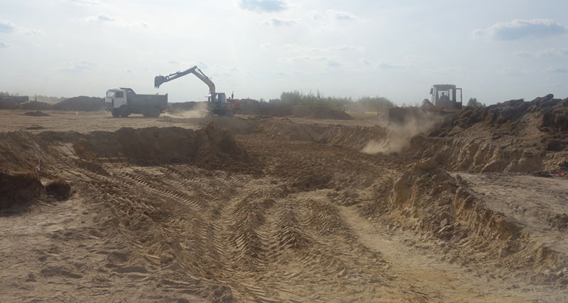 ЭкоТехноПарк: рытьё котлованов под анкерную опору