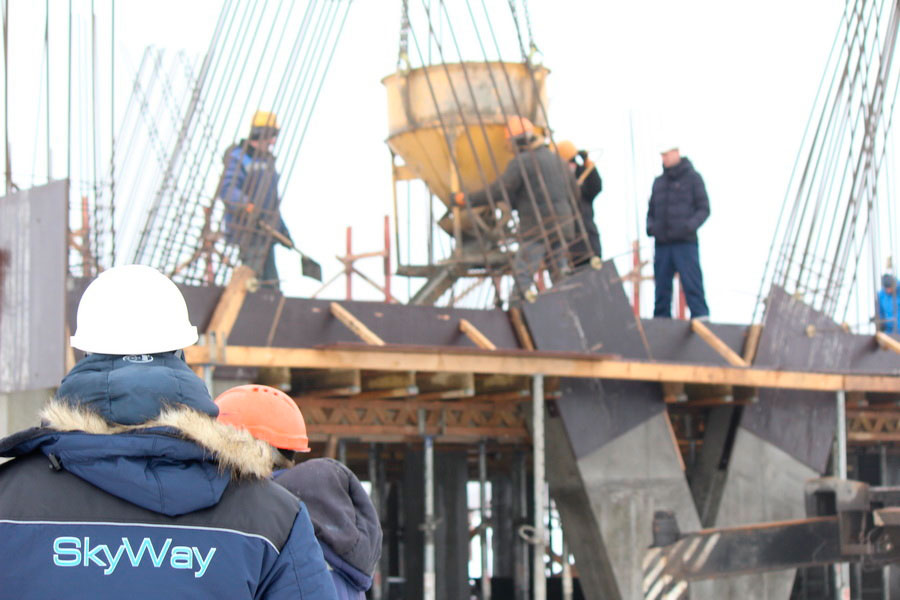 ЭкоТехноПарк: заливка бетона в опалубку плиты перекрытия первого уровня транспортно-логистического узла, совмещённого с концевой анкерной опорой