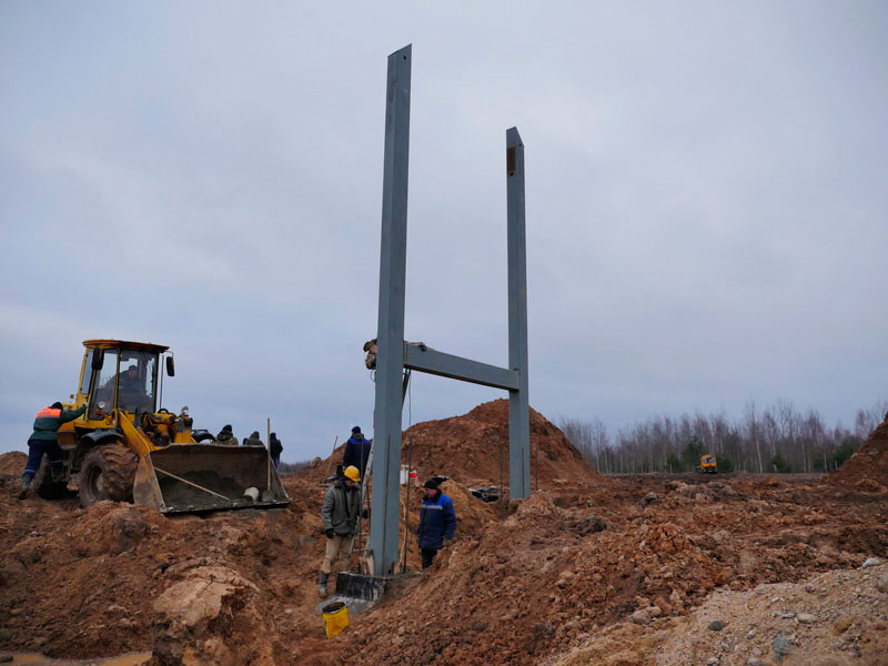 ЭкоТехноПарк SkyWay - монтаж последней, стальной промежуточной опоры