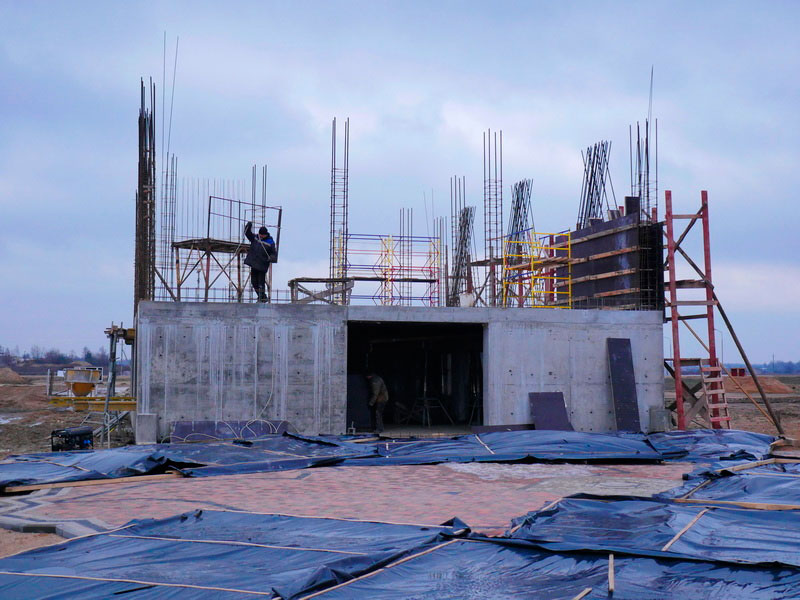 ЭкоТехноПарк SkyWay - армирование несущих стен и диафрагм второго этажа первой анкерной опоры