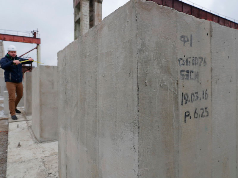 ЭкоТехноПарк SkyWay: снятие опалубки с пилонов северной стены второго этажа транспортно-логистического узла SkyWay