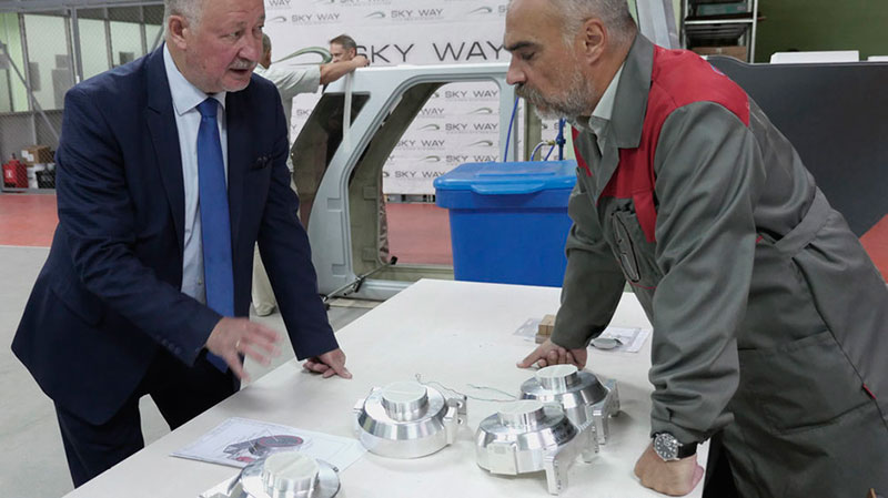 Анатолий Юницкий посетил помещения опытно-экспериментального производства Юнибус и строительную площадку ЭкоТехноПарка, где лично проконтролировал ход работ по всем направлениям и дал ряд распоряжений по оптимизации производственных процессов