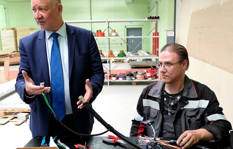 Анатолий Юницкий посетил помещения опытно-экспериментального производства Юнибус и строительную площадку ЭкоТехноПарка, где лично проконтролировал ход работ по всем направлениям и дал ряд распоряжений по оптимизации производственных процессов