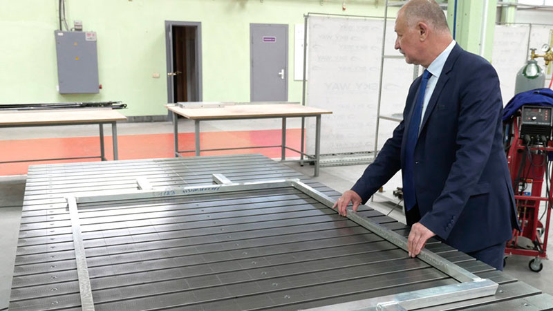 Анатолий Юницкий посетил помещения опытно-экспериментального производства Юнибус и строительную площадку ЭкоТехноПарка, где лично проконтролировал ход работ по всем направлениям и дал ряд распоряжений по оптимизации производственных процессов