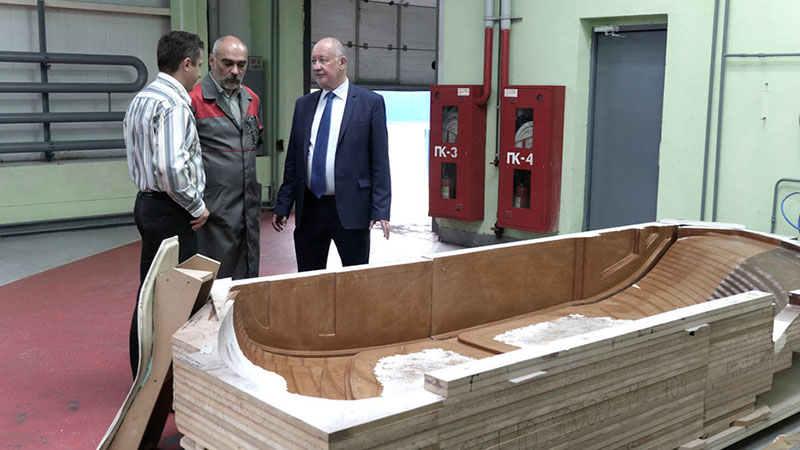 Анатолий Юницкий посетил помещения опытно-экспериментального производства Юнибус и строительную площадку ЭкоТехноПарка, где лично проконтролировал ход работ по всем направлениям и дал ряд распоряжений по оптимизации производственных процессов