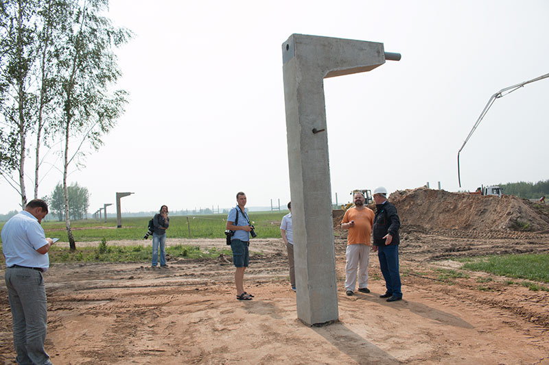 15:51 - Промежуточная опора лёгкой прогулочной трассы SkyWay, совмещённой с городской трассой для 14-тиместных юнибусов