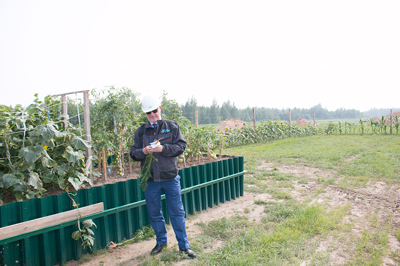 16:01 - Президент группы компаний демонстрирует экологичность струнной транспортной системы SkyWay на собственном примере