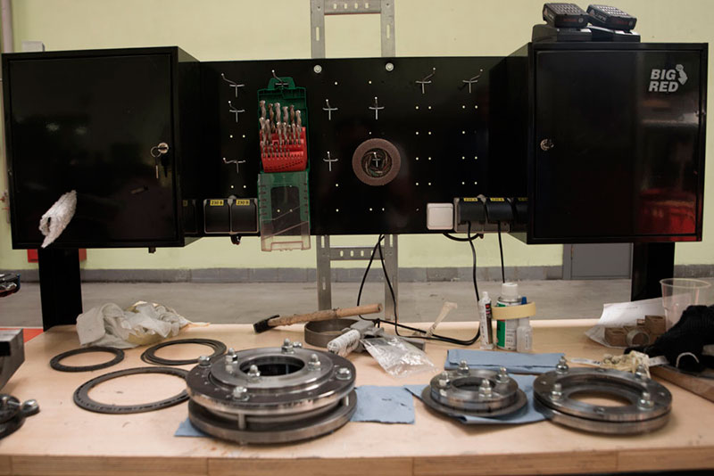 Анатолий Юницкий проконтролировал ход работ над созданием первых полномасштабных образцов подвижного состава SkyWay, которые готовятся к отправке на выставку InnoTrans 2016 в Берлине