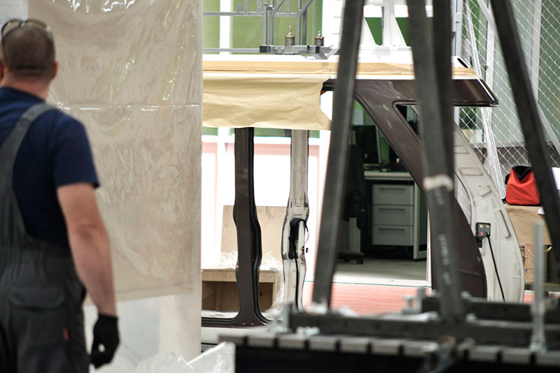 Анатолий Юницкий проконтролировал ход работ над созданием первых полномасштабных образцов подвижного состава SkyWay, которые готовятся к отправке на выставку InnoTrans 2016 в Берлине