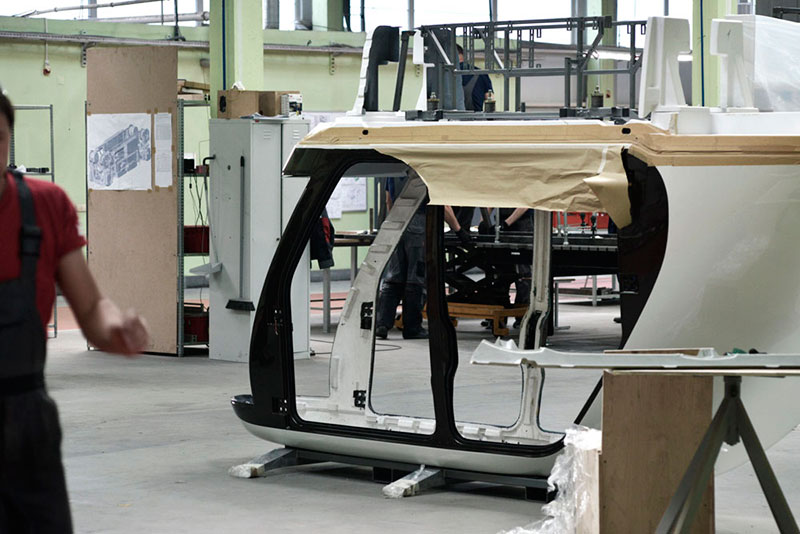 Анатолий Юницкий проконтролировал ход работ над созданием первых полномасштабных образцов подвижного состава SkyWay, которые готовятся к отправке на выставку InnoTrans 2016 в Берлине