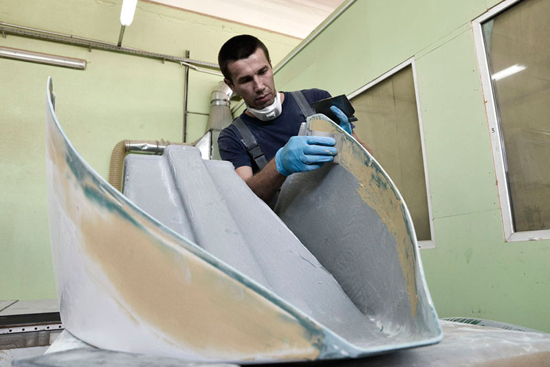 Анатолий Юницкий проконтролировал ход работ над созданием первых полномасштабных образцов подвижного состава SkyWay, которые готовятся к отправке на выставку InnoTrans 2016 в Берлине