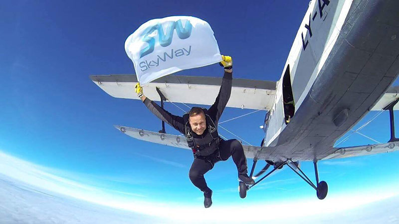 По словам Робертаса, в SkyWay его привлекает новизна, экологичность и бескрайние возможности проекта, а также самое главное - то, что этот транспорт действительно спасет планету: Нам дан шанс стать акционерами в грандиозном проекте. Я захотел сделать что-то такое, что может не каждый. Этим прыжком я хочу сказать всему миру, что SkyWay - это самый лучший, самый масштабный проект в мире, и что SkyWay будет не только на земле, но и на небе.