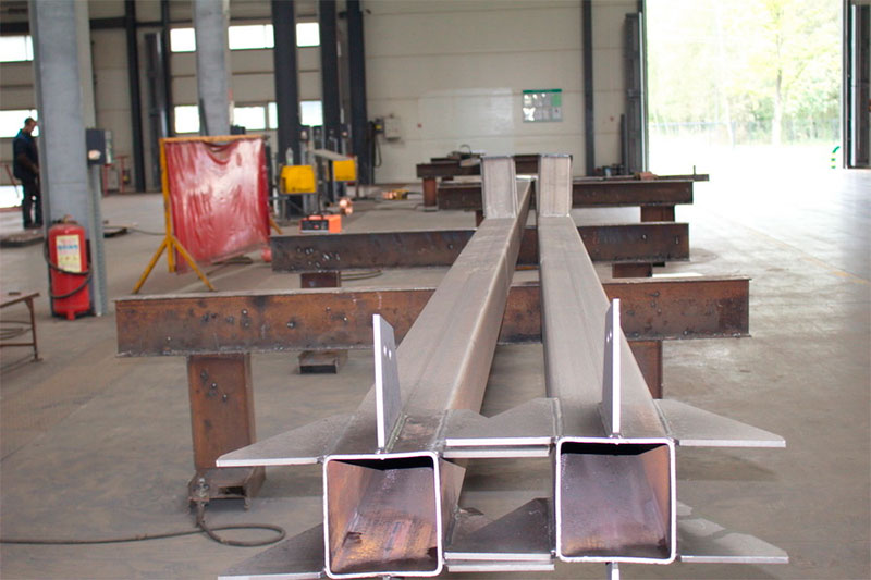 Металлоконструкции промежуточных опор грузовой транспортной системы SkyWay