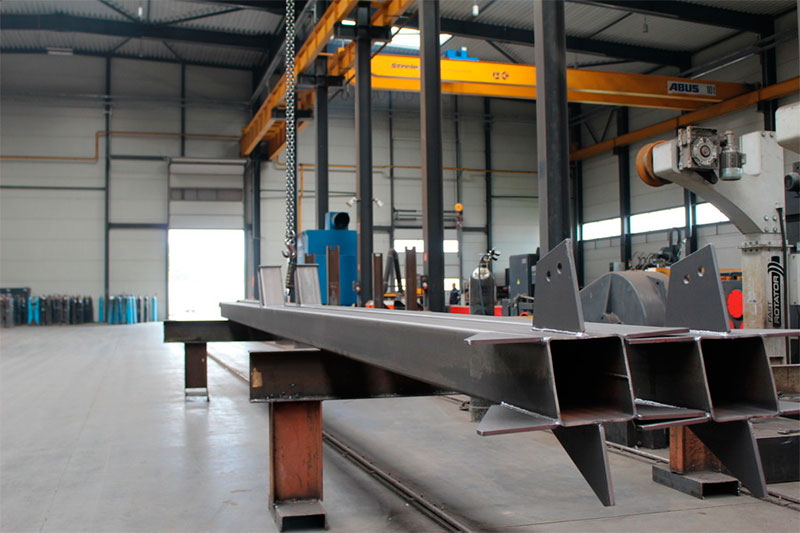 Металлоконструкции промежуточных опор грузовой транспортной системы SkyWay