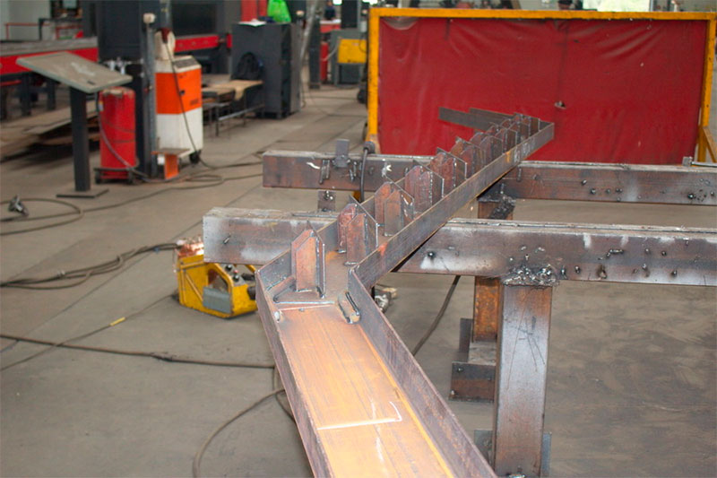 Металлоконструкции лестничных маршей анкерной опоры городской и высокоскоростной трассы SkyWay