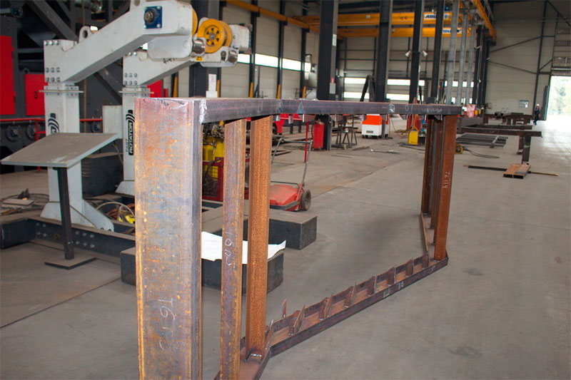 Металлоконструкции лестничных маршей анкерной опоры городской и высокоскоростной трассы SkyWay