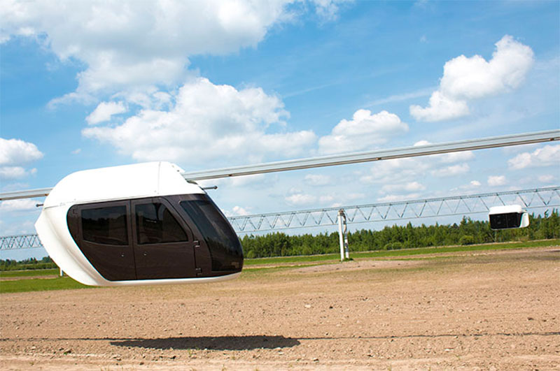Юнибайк (на переднем плане) и юнибус (на заднем) - подвижной состав SkyWay на специальных эстакадах
