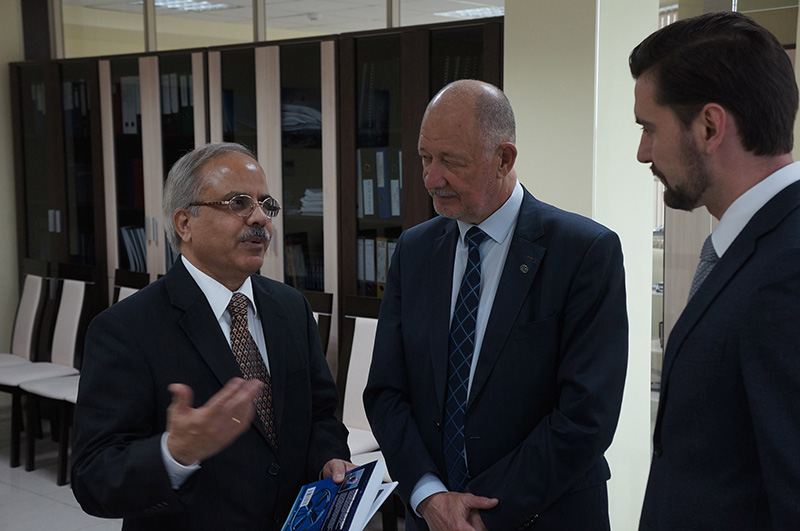 Офис ЗАО Струнные технологии посетил посол Республики Индия в Беларуси господин Саксена Панкадж