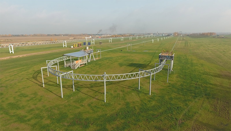 Если же взять лёгкие и суперлёгкие транспортные средства SkyWay вместимостью 1—4 человека, то радиусы их поворота могут быть 5—10 м — этой манёвренности достаточно, чтобы, условно говоря, заехать в каждый двор