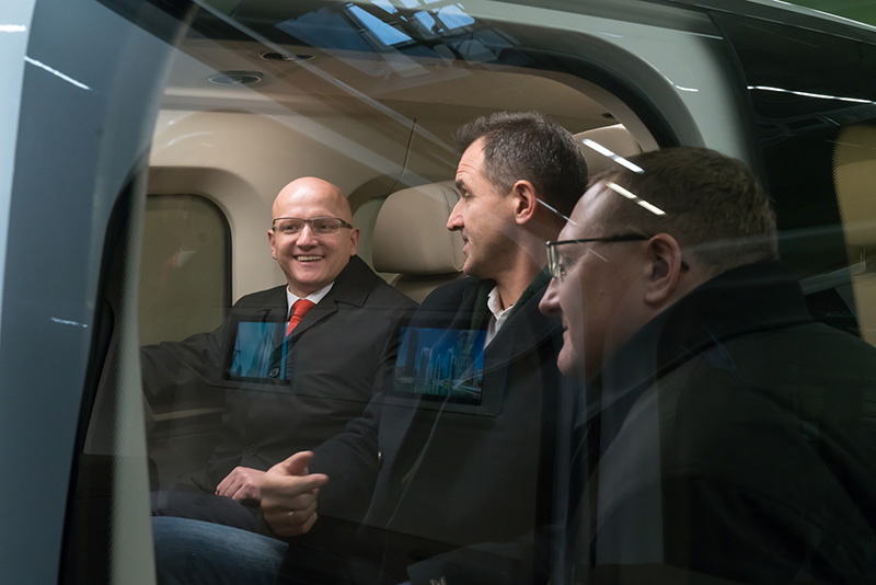 На прошлой неделе состоялся визит в ЗАО Струнные технологии Дмитрия Афанасьева, генерального директора Автономной некоммерческой организации Единый информационный центр социально ответственных организаций и добросовестных предпринимателей. Основной целью визита было ознакомление с технологией SkyWay, её основными преимуществами, а также с её практическим воплощением в ЭкоТехноПарке